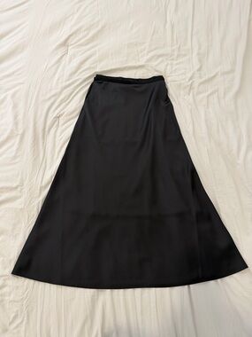 NWOT Uniqlo Black A-Line Midi Skirt